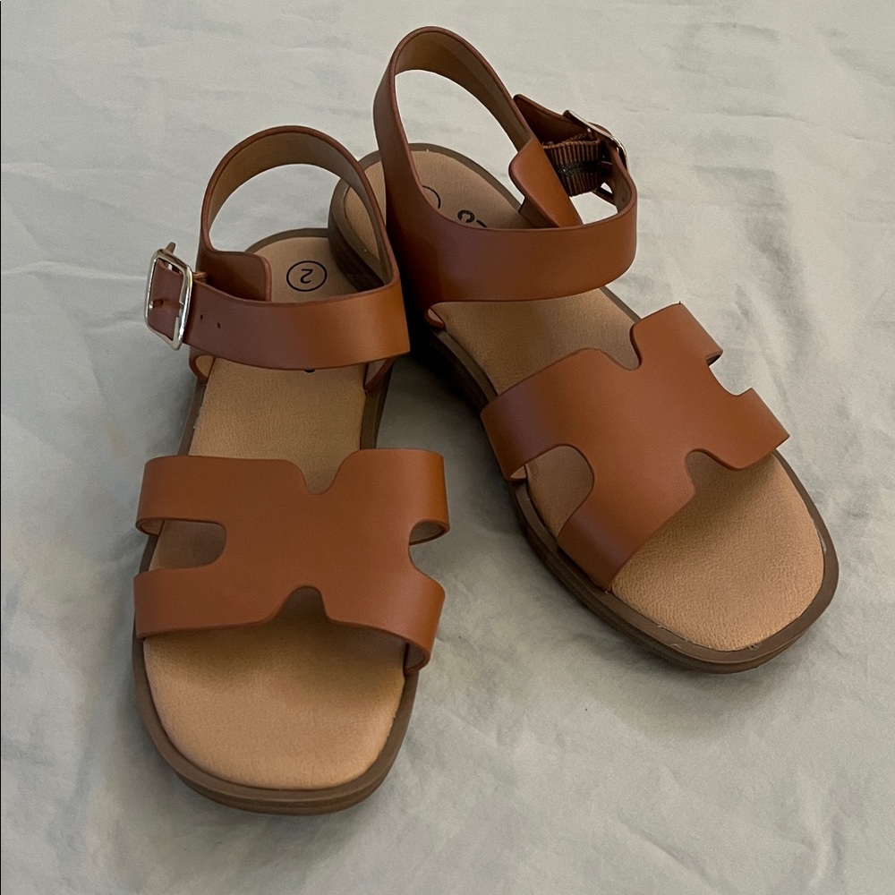 Art Class Girl’s Size 2 Brown Leather-Style Cutout Strap Sandals